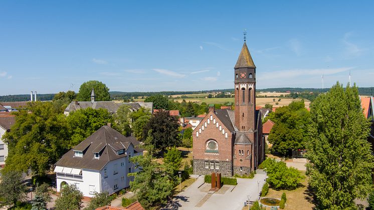 Für Gottesdienste in der Hephata-Kirche werden Organist*innen gesucht. 
