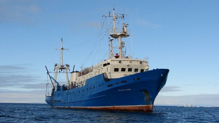 R/V Dalnie Zelentsy (Photo: MMB). 