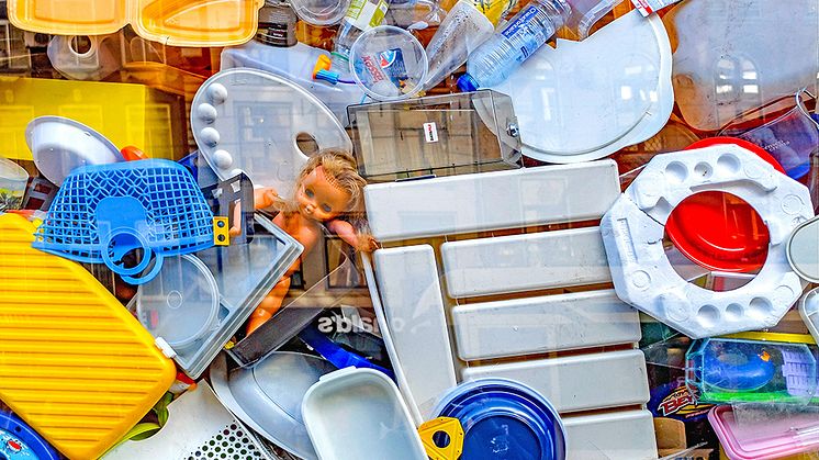 Ny rapport om plast ger fakta och tips för minskad miljöpåverkan