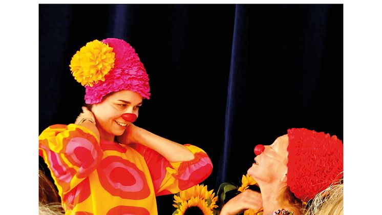 Motiv des Covers von ‹red nose› #8 mit Johanna Schad und Catherine Bryden (Foto: Tiiu Kaljuste)
