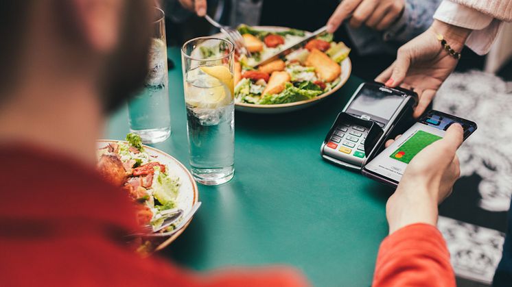 Marknaden för mobila betalningar växer så det knakar - svenskarna positivt inställda till mobila betaltjänster