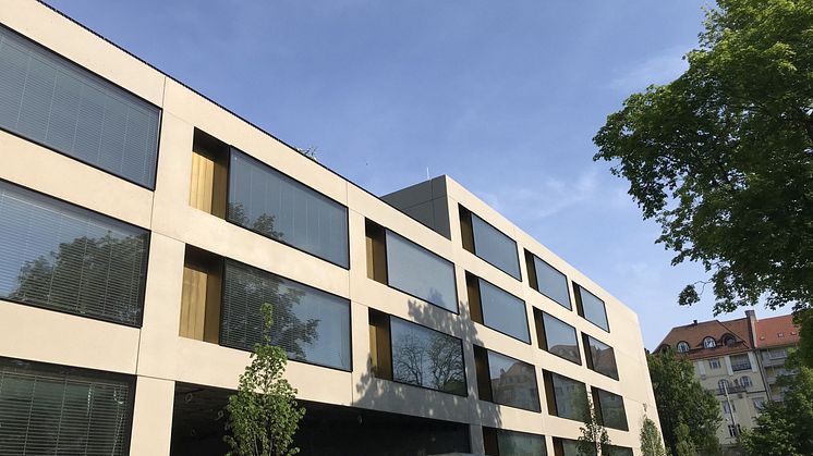 Kategorie Fenster, Fassade, Wintergarten: Die Closed-Cavitiy-Fassade an der Maria-Ward-Schule in Nürnberg - geplant, gefertigt und montiert von Schindler Fenster + Fassaden aus Roding.