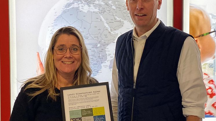Från vänster: Åsa Måård, marknadsområdeschef för Riksbyggen Förvaltning i Sydost och Magnus Laneborg, marknadsområdeschef för Riksbyggen Bostad i Skåne och Sydost