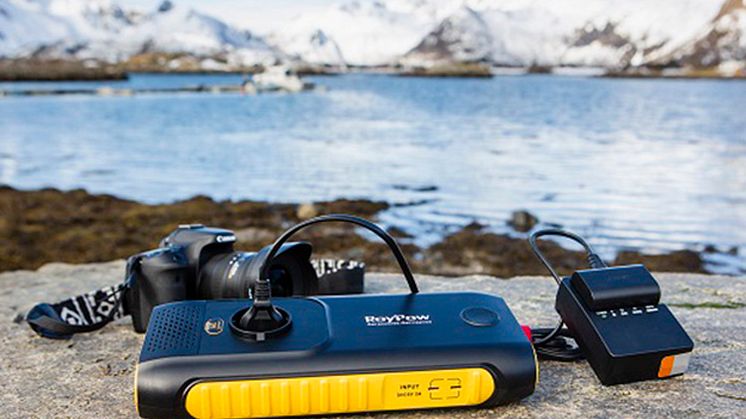 Powerbanken är perfekt vid resa,  camping eller jakt.