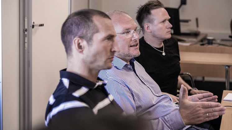 Tommy Lundekvam (i midten) leder Trainorteamet som skal gjøre Hafslund Netts instrukser om til e-læring. Her flankert av Tommy Nerseth (t.v) fra Hafslund Nett, og kreativ leder i Trainor, Kåre Vegar Sund.