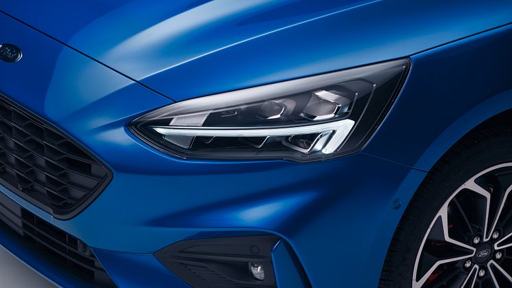 FORD_2018_FOCUS_ST-LINE_STUDIO_09