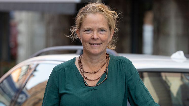 Nella Bergström, som är chefredaktör för tidningen Motorbranschen, tilldelas KAK:s Journalistpris 2022.