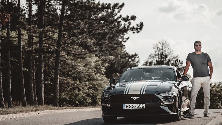 Kiss Gergely és az új Mustang