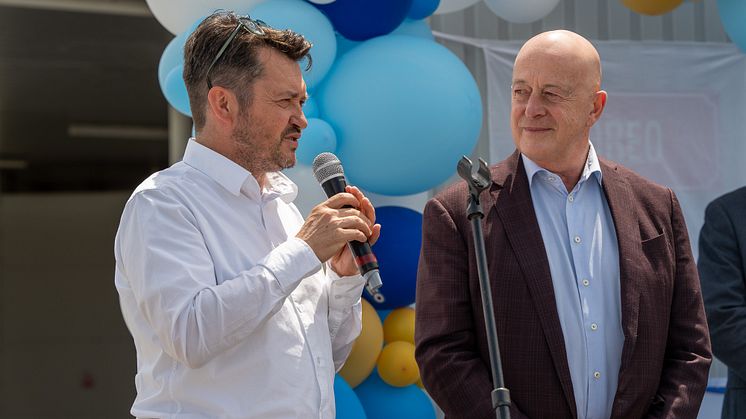Emmanuel Chilaud mluvi na odhalování Oreo ulice+Dirk Van de Put CEO Mondelez International.jpg