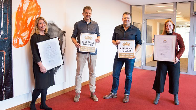 Im Bild sind Daniela Kuhn (Kaufmännische Ausbildung DSW21), Torge Gebhardt (Kaufmännische Ausbildung DSW21), Dennis Masuhr (Technische Ausbildung DSW21/DEW21) und Stefanie Erdelbrauk (Ausbildung DEW21, v.l.n.r) zu sehen. 