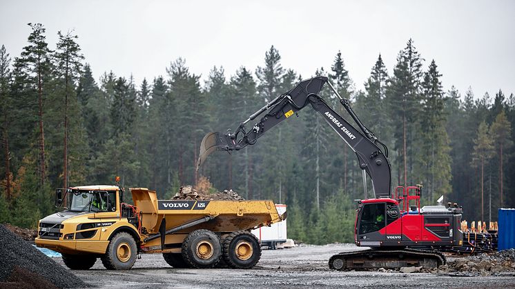 Volvo A25G och EC250E i vindkraftsparken i Tjällmo