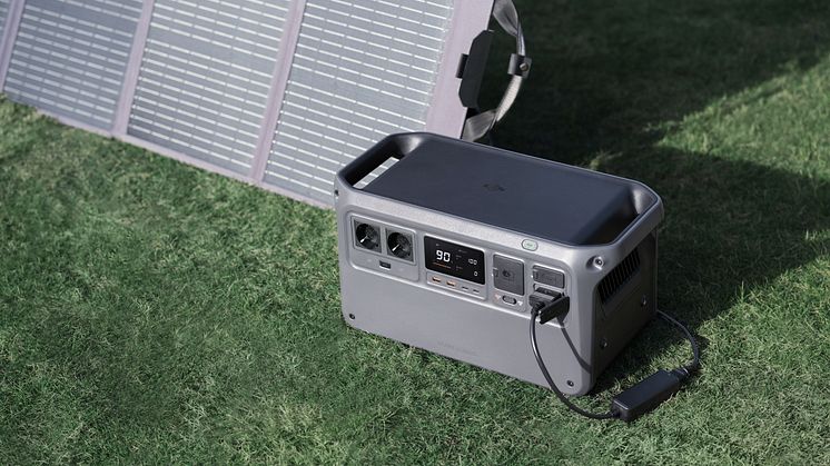 1000_car charger plug+1 piece of 120w solar panel_EU.jpg