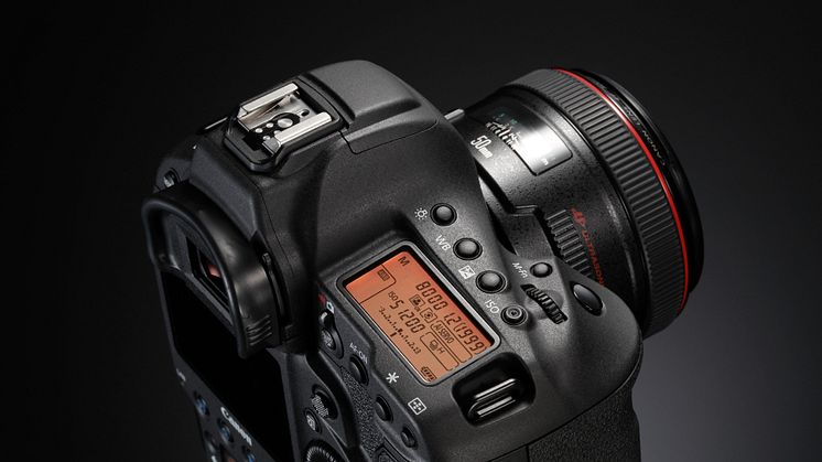 EOS 1DX_MKII EF 50mm USM BK BEAUTY 02
