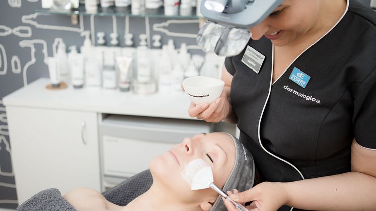 Hos Dermalogica på Götgatan 7, Stockholm, får du Dermalogicaprodukter i resestorlek som gåva när du bokar en 60-min ansiktsbehandling. Gäller hela maj 2019.