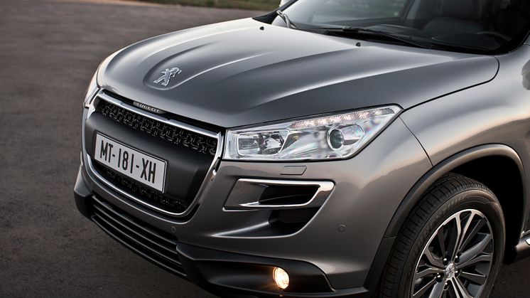 Världspremiär för robusta kompaktsuven Peugeot 4008