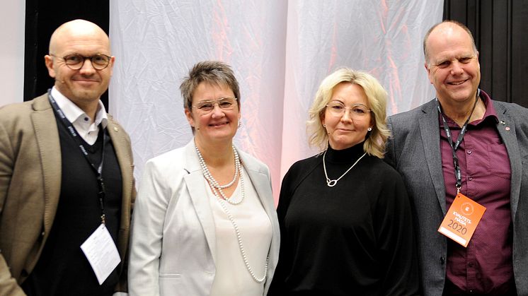 Fredrik Sjömark, Ewa Karlsson Sjölander, Eva Börjesson Öman och Sven-Gösta Pettersson lanserar satsningen 100 förbättringar under socialtjänstens kvalitetsmässa.