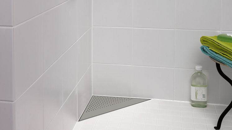 Purus Corner Pearl, golvbrunn placerad i hörn