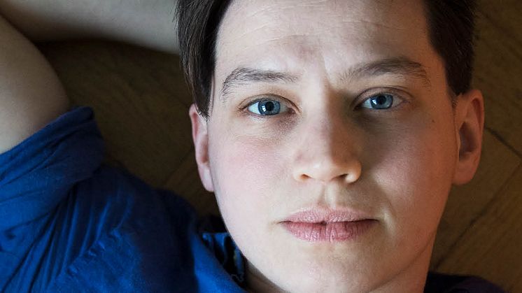 I‘m happy to be returning to the stage for the first time after coming out as trans, to a more receptive cultural climate, with trans and queer representation on the rise - Silas Barrie, skådespelare i Rotterdam
