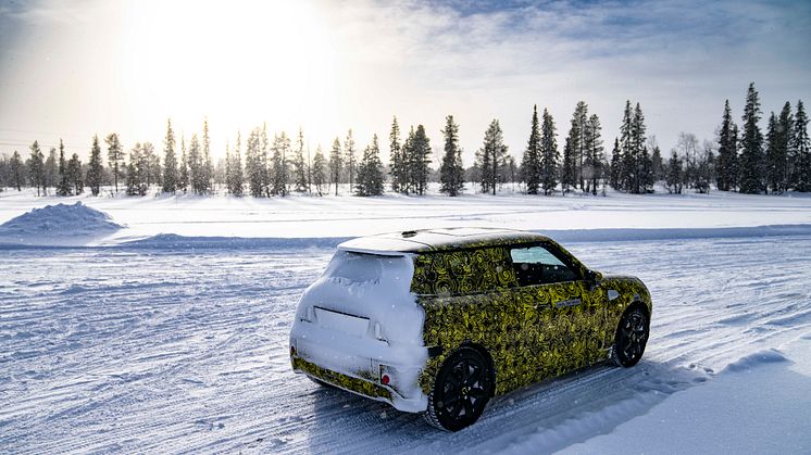 Neste generasjon elektriske MINI testes på nordisk is og snø
