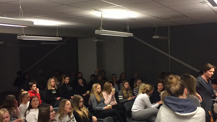 Elever på filmfestival på  Erlaskolan i Falun.