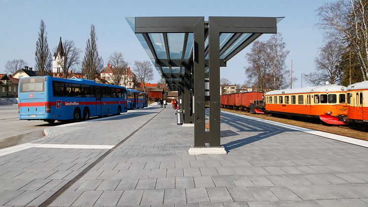 Fotografi från busshållplatsen i Nora.