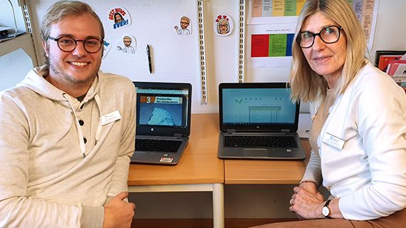 28-årige Joel Masseck är inne på sitt andra år som lärare på Saxemaraskolan. 63-åriga Britt Abrahamsson har två år kvar till pension. Foto: Pop Hansson. Högskolan Kristianstad
