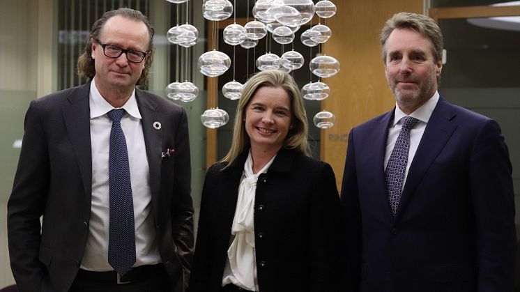 Storebrands konserndirektør for kapitalforvaltning Jan Erik Saugestad, Cuberas administrerende direktør Kine Burøy-Olsen og Cuberas partner Jørgen Kjærnes. Partene møttes nylig i forkant av transaksjonen.