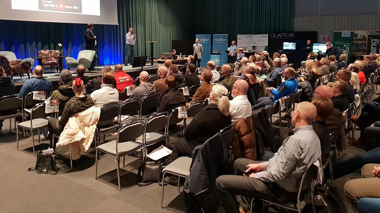 Närmare 200 personer samlades idag på Lidingö. På scenen här Bo Ericsson.