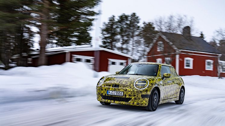 Neste generasjon elektriske MINI testes på nordisk is og snø