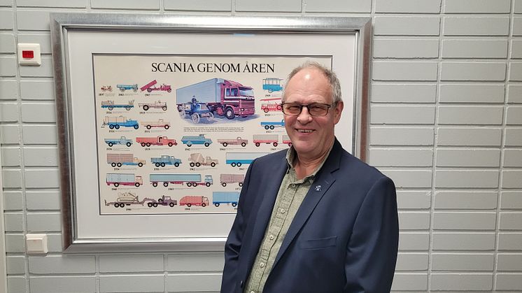 Aina hyväntuulinen Juha Nevalainen on ollut luomassa Scania Suomen sopimusliiketoimintaa 25 vuoden ajan
