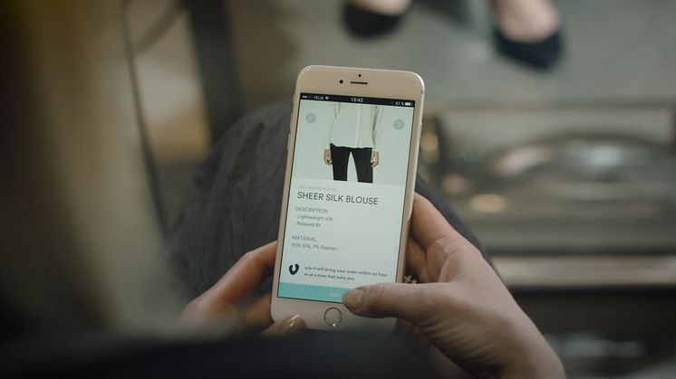 (Large file) Volvo Cars pioneers two-hour in-car delivery service with Swedish start-up urb-it