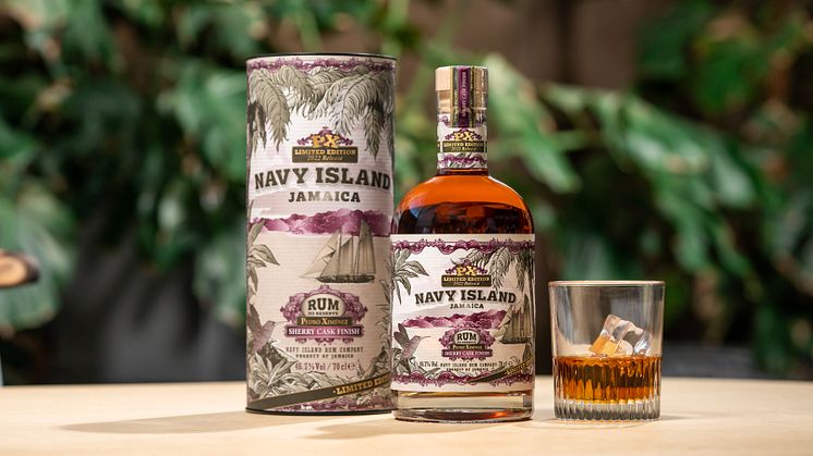 Navy Island Pedro Ximénez Sherry Cask Finish är en jamaicansk rom som bjuder på subtila inslag av torkad frukt med en kvardröjande kryddig finish. Nr 91229 · Flaska 700 ml · 46,7% · Pris: 589 kr · Antal: 180 flaskor.