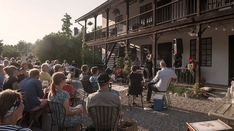 Borkhult Lapphem; ett kulturhus på landet, en plats för mat, musik, konst och skratt. Foto: Andy Liffner