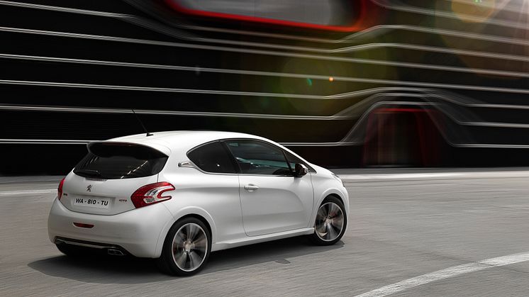Peugeot på Stockholm Lifestyle Motorshow: Premiär för 208 GTi, nya RCZ och läckra konceptet RCZ R