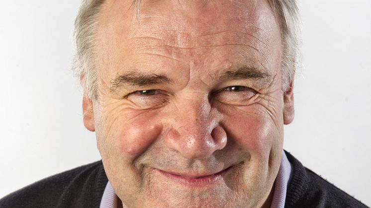 Atle Nielsen (f. 1956) har lang fartstid som journalist og forfatter.