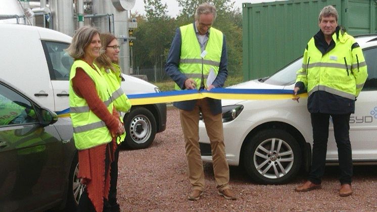  Henrik Wöhlecke (M), kommunalråd, Eslövs kommun och ledamot i VA SYDs förbundsstyrelse inviger den nya uppgraderingsanläggningen för biogas på Ellinge avloppsreningsverk.