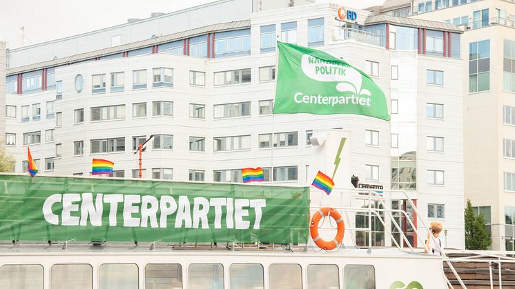 Centerpartiets flytande valstuga