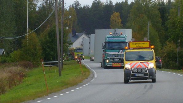 Vindkraftsningen i Markbygden innebär många långa, breda och tunga transporter längs vägarna. Foto: Piteå kommun
