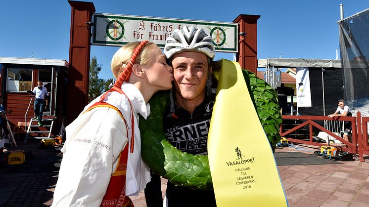 Lucas Eriksson, Serneke Allebike CK, vann Cykelvasan 2016. Kranskulla: Hanna Eriksson 