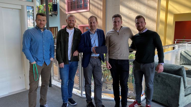 The management team in Amina Ole Martin Dahl, Fredrik Lima, Eirik Jørgensen and Henrik Gjeruldsen together with Nysnø`s Investment Manager, John Egil Johannessen, located in the middle
