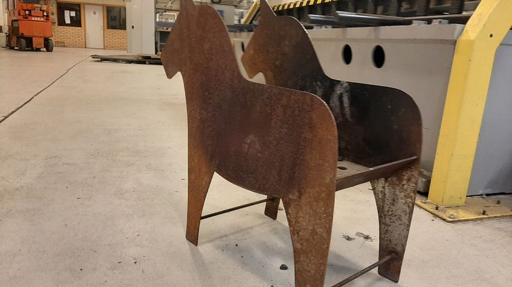 Vackra eldkorgar är en av produkterna året Unga Företagare marknadsför.