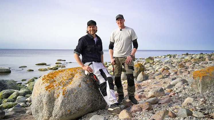 Sveriges hantverkarduo Mattias Särnholm och Johnnie Krigström i höstens säsong av Stugdrömmar, där Ramirent finns med som samarbetspartner. 