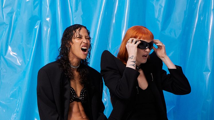 Icona Pop släpper Deluxe-version av “Club Romantech”  och tar över Cirkus