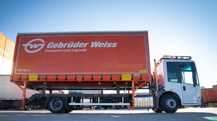 Serienfähiger Paul Wechselbrückenhubwagen (Hofumsetzer) auf Basis des MB Econic mit Parallelhubsystem
