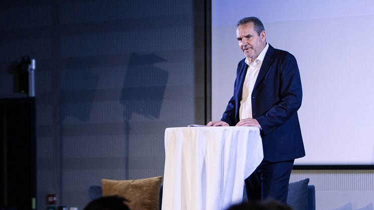 Ståle Gjersvold, konsernsjef i TrønderEnergi/Aneo, er selv ordstyrer i debatten "Hvordan kan energibransjen bli relevant i det grønne skiftet?", onsdag 17. august under Arendalsuka.  