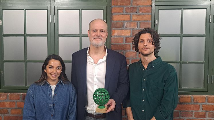 Naturkompaniets Jennie Holmström och Christofer Jerndorf samt Erik Elvingsson Hedén från SBI i mitten.