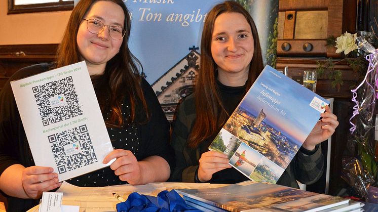 ITB-Warm Up - Elli Flint und Anja Barthel am Empfang im "Restaurant Neumann's"