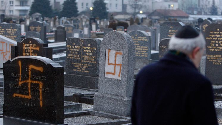 Vandaliserad judisk begravningsplats i Strasbourg 2010. Foto: Vincent Kessler, Reuters