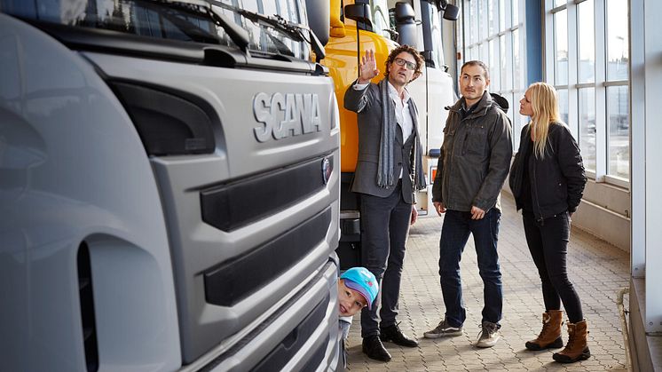 Scania Finance bietet kundenorientierte Finanzierungs- und Versicherungslösungen - und engagiert sich im Klimaschutz.