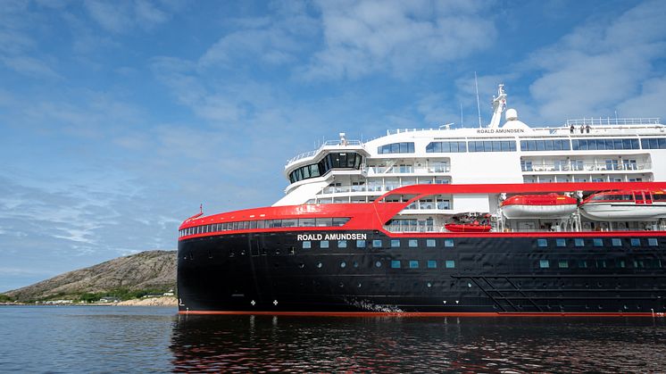 MS Roald Amundsen - Photo credit Hurtigruten _  Espen Mills - 06
